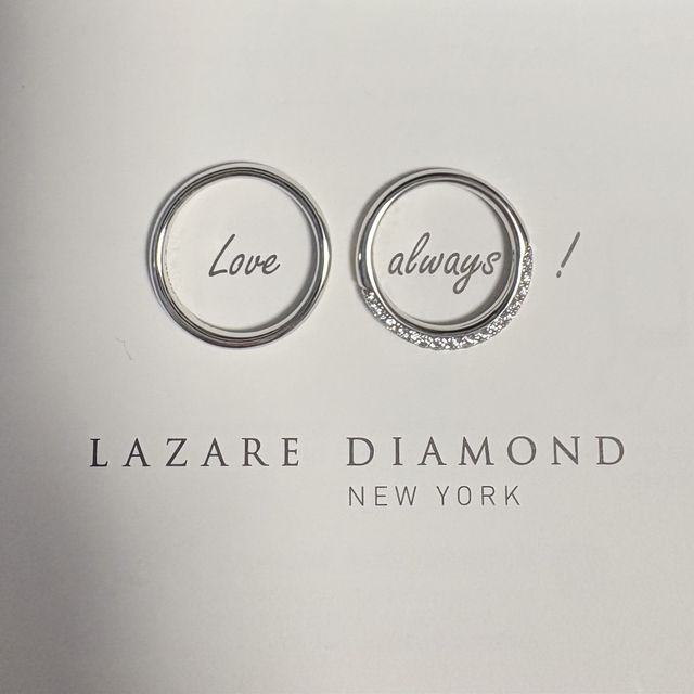 【ラザール ダイヤモンド(LAZARE DIAMOND)の口コミ】 別々なデザインですが、丸のシルエットで
ペアぽく見えるものもありかなと…