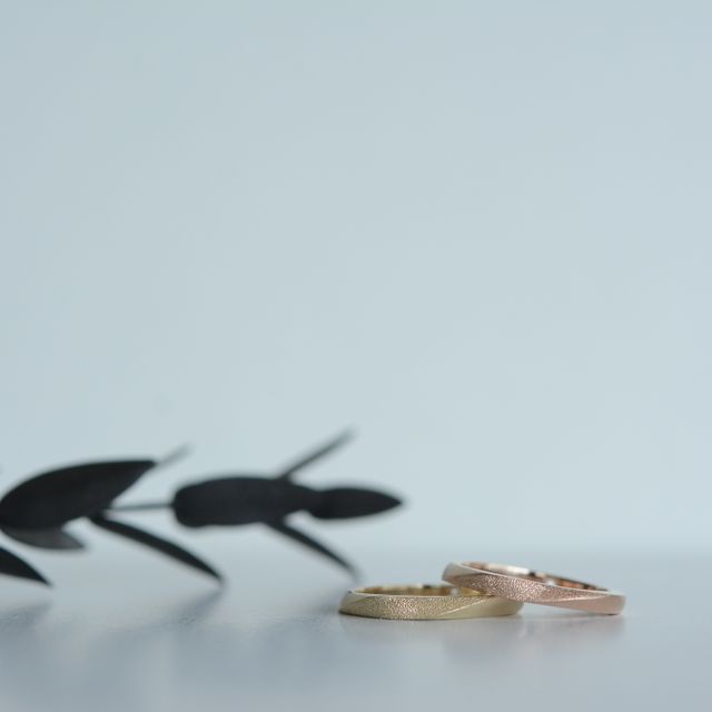 【CRAFY(クラフィ)の口コミ】 シンプルながらもこだわりを入れたくて
指輪の内側にお揃いのダイヤを入れ…