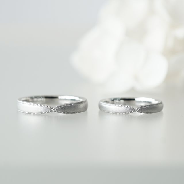 【renri(レンリ)の口コミ】 リボンのような形とダイヤモンドの入ったデザイン、どちらかで迷っている…