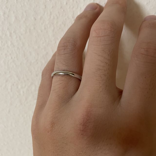 【Flowaves(フロウェーブス)の口コミ】 デザインがシンプルで、一生を通して飽きずにつけられると思います。また…