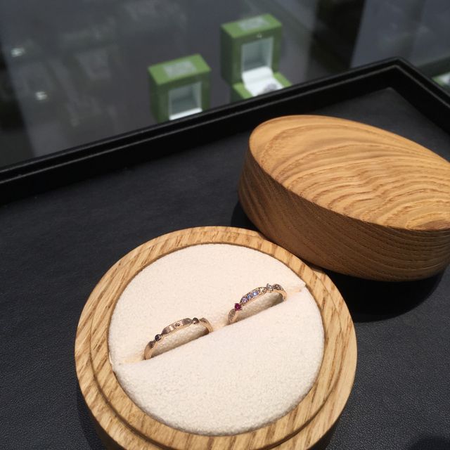 【ジュエリーサロン鶴の口コミ】 既成品でも素敵なリングは沢山ありましたが、せっかくなら世界に一つしか…