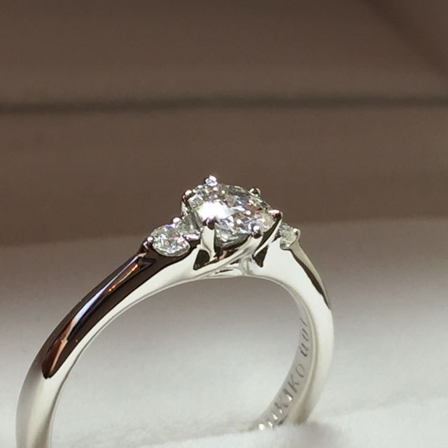 【William-LennyDiamond(ウィリアム・レニー・ダイヤモンド)の口コミ】 色々と素敵なデザインの指輪が多く迷っていましたが、飽きのこないシンプ…