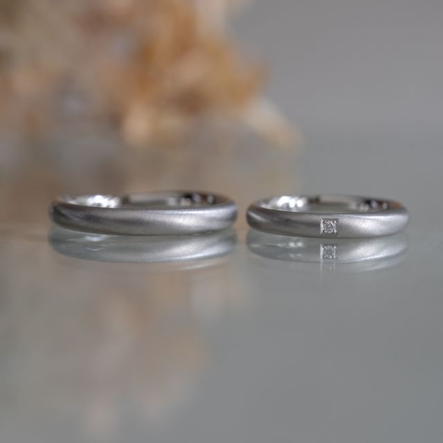 【Cayof(カヨフ)の口コミ】 既製品だと指輪の半分を異なった雰囲気にすることが出来づらいですが、セ…