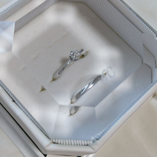 【4℃ BRIDAL(ヨンドシーブライダル)の口コミ】 いろいろと試着しようとしていたのですが、流れるような曲線美と、シンプ…