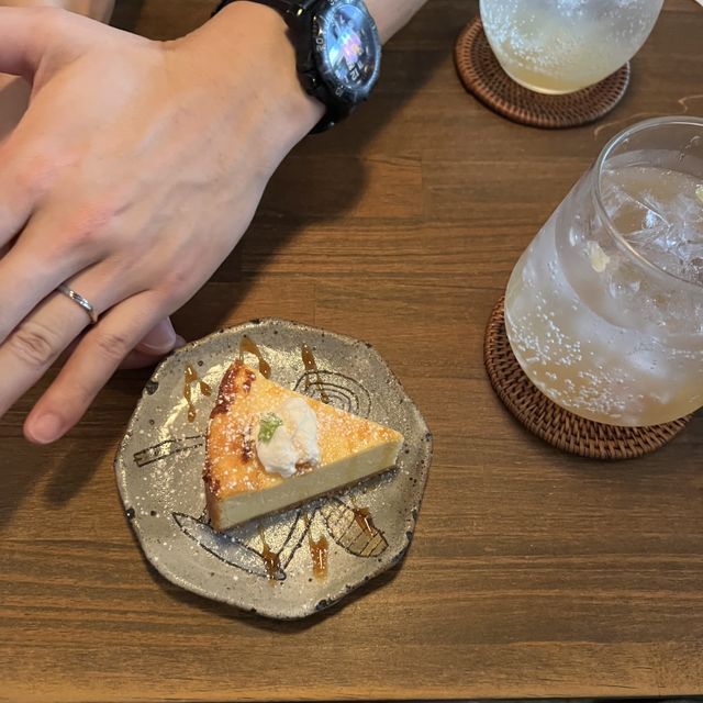 【アイプリモ(I-PRIMO)の口コミ】 デザインがシンプルかつダイヤが五つもついていますので、とても綺麗です…