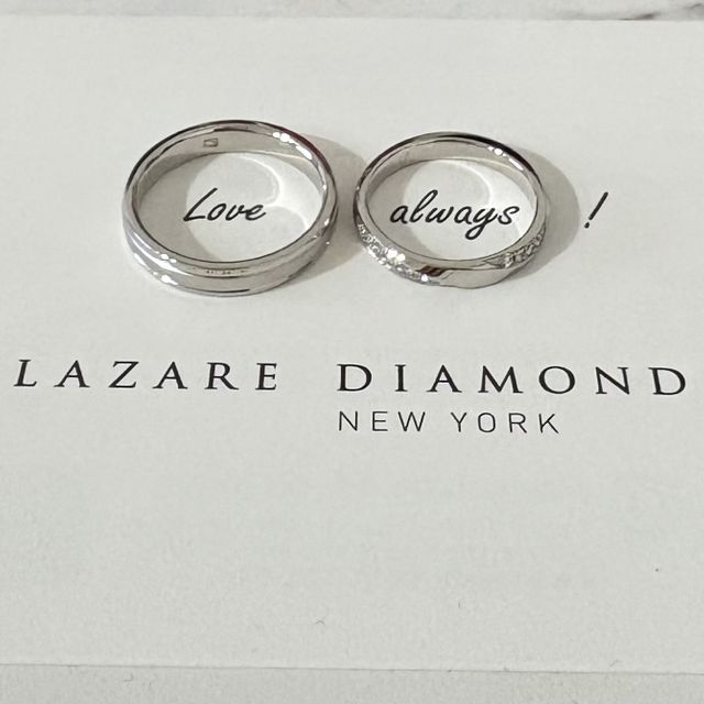 【ラザール ダイヤモンド(LAZARE DIAMOND)の口コミ】 指輪のデザインは、スタイリッシュなものが多いです。
エッジがきいていま…