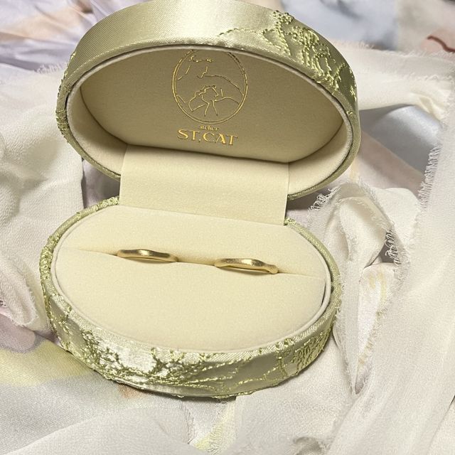 【atelier ST, CAT(アトリエ エスティーキャット)の口コミ】 リングの太さは太すぎず、細すぎず、うねうねなデザインにすることで位置…