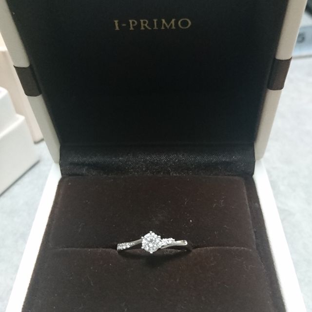 【アイプリモ(I-PRIMO)の口コミ】 結婚指輪、婚約指輪とも二人で見に行きました。
結婚指輪はシンプルであま…