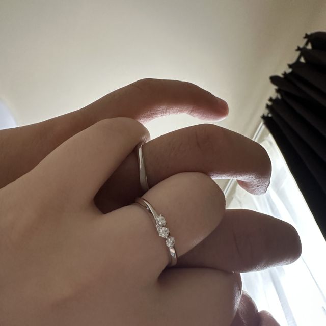 【銀座ダイヤモンドシライシの口コミ】 婚約指輪と結婚指輪の両方を兼ねているような可愛らしいデザイン！男性は…