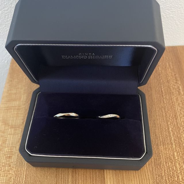 【銀座ダイヤモンドシライシの口コミ】 太すぎず細すぎず、派手でもなければ地味でもないデザインを探しておりこ…