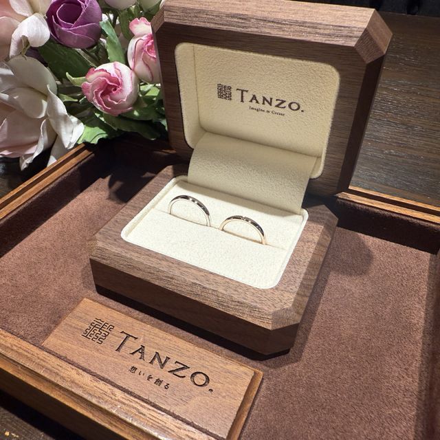 【TANZO.(鍛造指輪)の口コミ】 製造方法から夫婦で相談して選ぶことができて、デザインやカラー、刻印や…