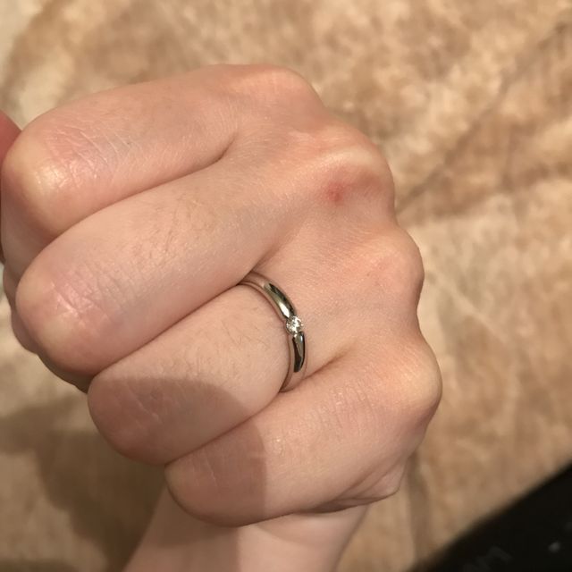 【銀座ダイヤモンドシライシの口コミ】 デザインが可愛くシンプルな所です。
あと、とてもお上手な店員さんでその…