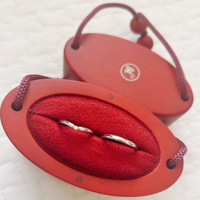 【ひなの口コミ】 　指輪のデザインがとても可愛いくて、二人ですぐにこれにしようとなりま…