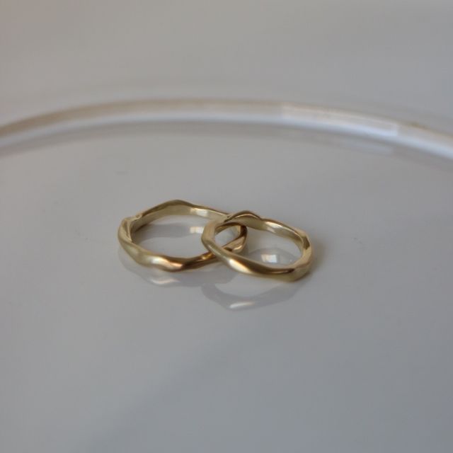 【atelier ST, CAT(アトリエ エスティーキャット)の口コミ】 少し捻りが入った指輪をオーダーしました。2人の思いを指輪の捻りのように…