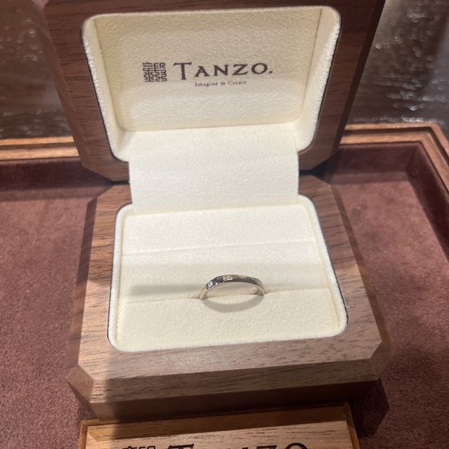 【TANZO.(鍛造指輪)の口コミ】 旦那と完全にお揃いではなく、同じデザインで加工だけ反転させたデザイン…