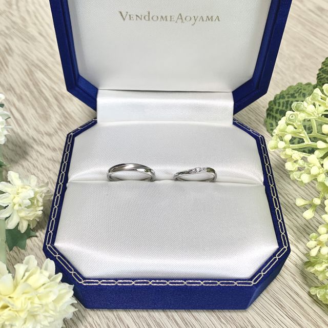 【ヴァンドーム青山(VENDOME AOYAMA)の口コミ】 ウェーブのかかった細身のリングです。ダイヤモンドが少し入っています。
…