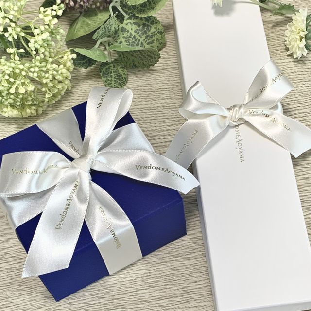 【ヴァンドーム青山(VENDOME AOYAMA)の口コミ】 ウェーブのかかった細身のリングです。ダイヤモンドが少し入っています。
…