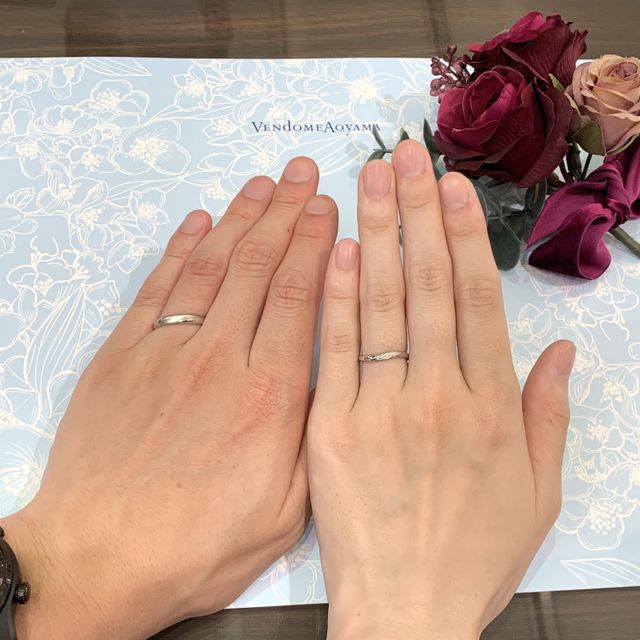 【ヴァンドーム青山(VENDOME AOYAMA)の口コミ】 ウェーブのかかった細身のリングです。ダイヤモンドが少し入っています。
…