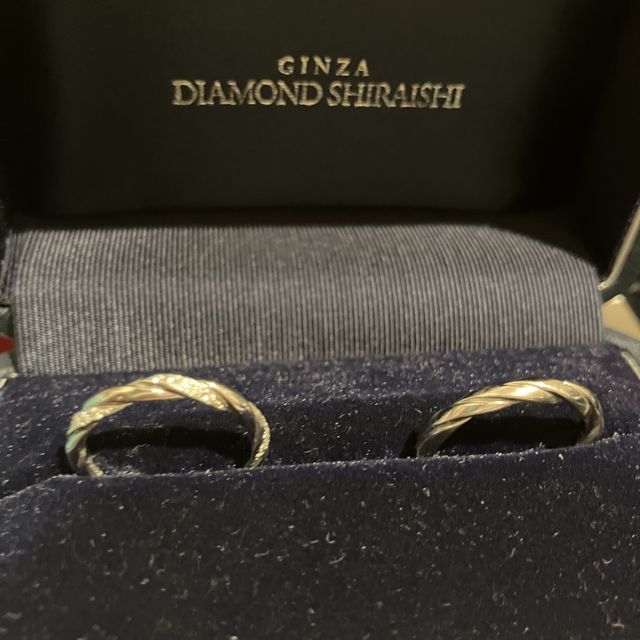 【銀座ダイヤモンドシライシの口コミ】 既製品だが他の人とは被らないデザインで、ストレートであればどの婚約指…