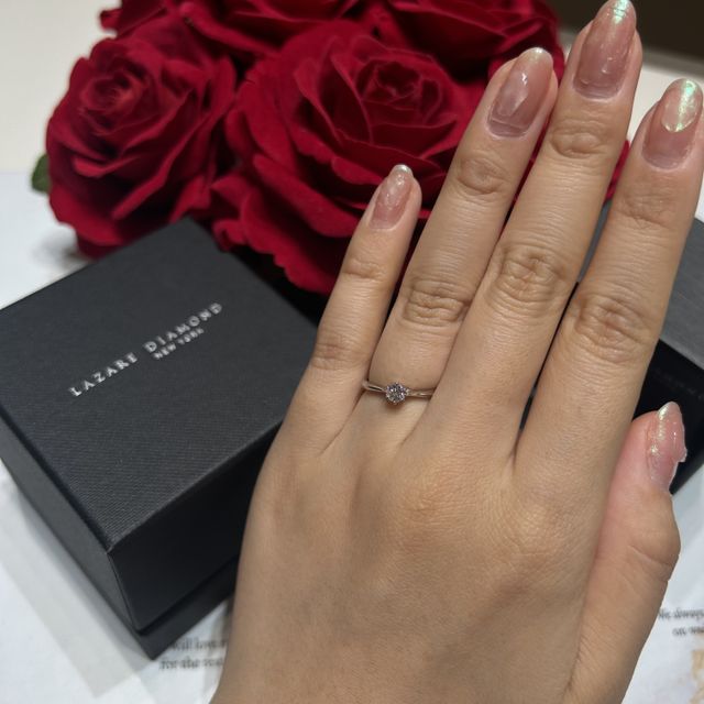 【ラザール ダイヤモンド(LAZARE DIAMOND)の口コミ】 シンプルなデザインだからこそ、ダイヤモンドの輝きが際立ちます。
ダイヤ…