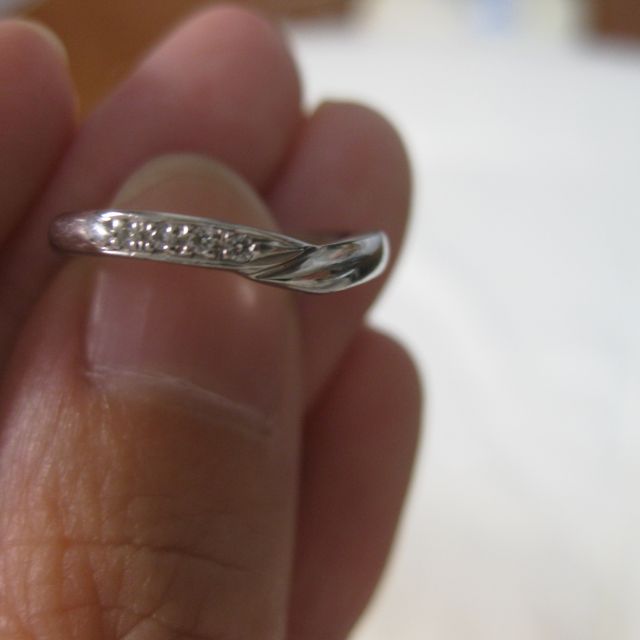 【ジュエリーツツミ(JEWELRY TSUTSUMI)の口コミ】 直線的ではない柔らかい曲線を用いたデザインが一番の購入のポイントです…