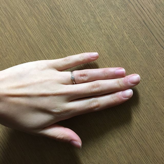 【canal4℃(カナルヨンドシー)の口コミ】 私はシンプルなものが良く
石が大きすぎる指輪は嫌でした。
4℃さんはディ…