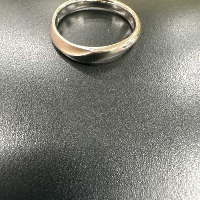 【ケイウノ ブライダル(K.UNO BRIDAL)の口コミ】 職場にも違和感なく着けられる結婚指輪を探していて、「フォルテ」に出会…