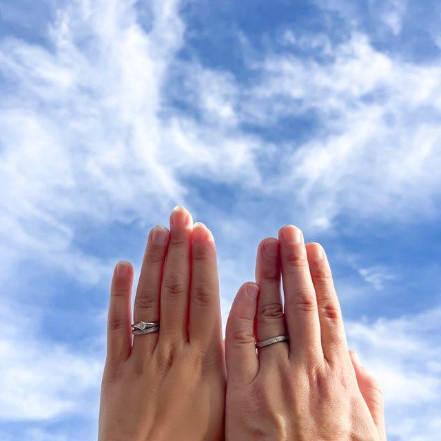 【ith(イズ)の口コミ】 2人とも動きのあるデザインが好みでした。また、職人さんの手仕事を感じら…