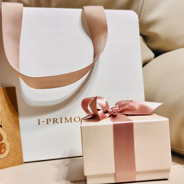 【アイプリモ(I-PRIMO)の口コミ】 隙間なく流れるように敷き詰められた7石のダイヤモンドが、手元を綺麗に見…