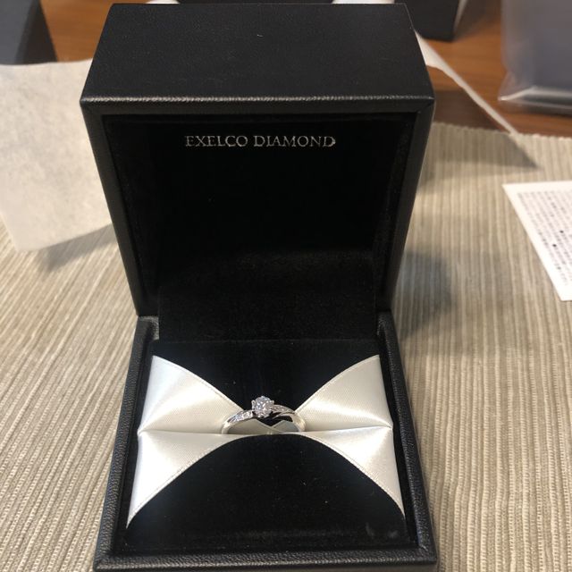 【エクセルコダイヤモンド(EXELCO DIAMOND)の口コミ】 ダイヤモンドの輝きが本当にキラキラしていて綺麗です。
ウェーブにダイヤ…