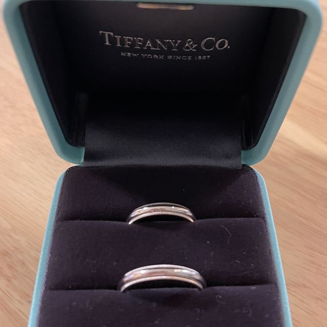 【ティファニー(Tiffany & Co.)の口コミ】 ミルグレインデザインに絞り、色々なブランドを回りましたがティファニー…
