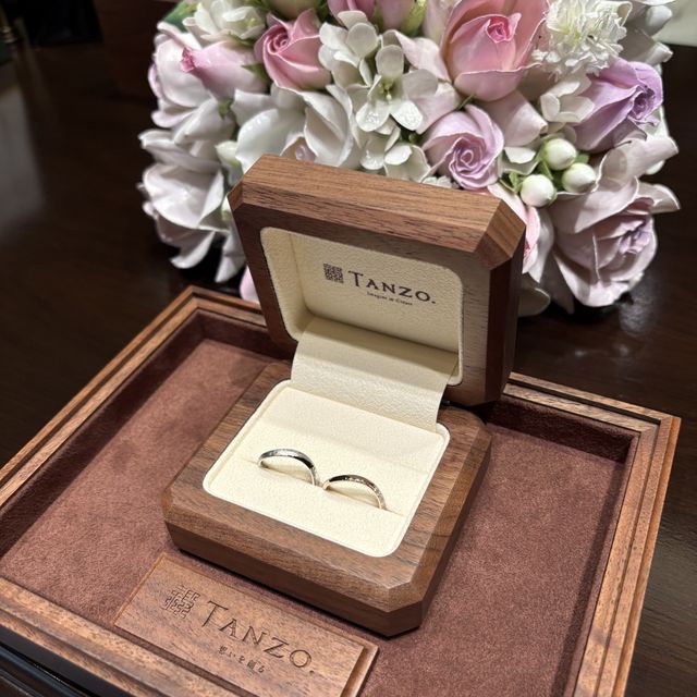 【TANZO.(鍛造指輪)の口コミ】 丈夫な素材という事で、安心して長く使用できる指輪。
沢山の指輪のデザイ…