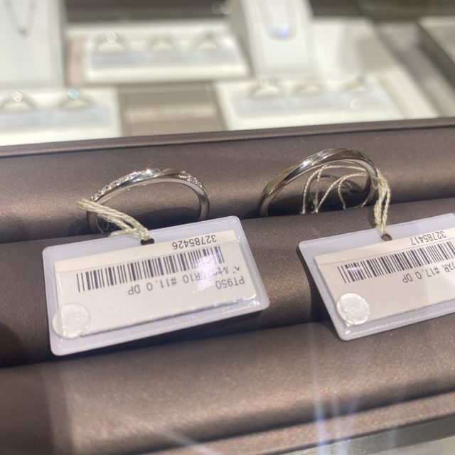 【アイプリモ(I-PRIMO)の口コミ】 婚約指輪と合わせて結婚指輪を考えました。
ウェーブになっていて指輪の幅…