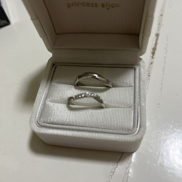 【Princess Bijou(プリンセス・ビジュー)の口コミ】 この結婚指輪は、プラチナで出来ており、ディズニーのブランドということ…