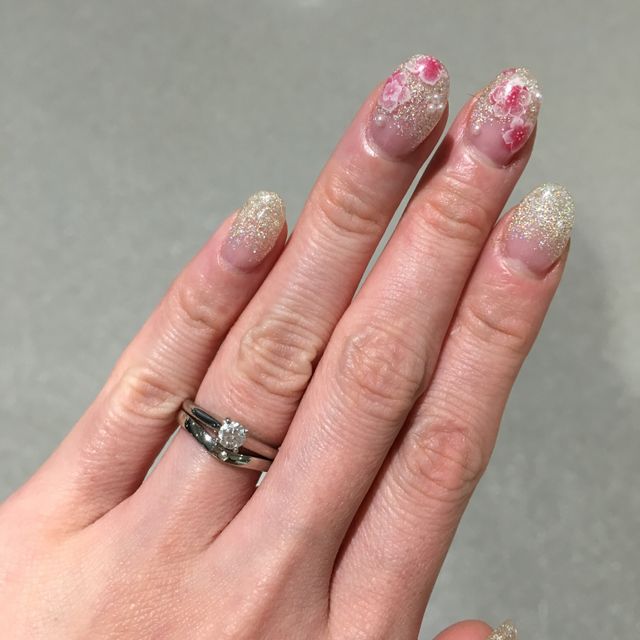 【カルティエ(Cartier)の口コミ】 派手すぎない1つダイヤの婚約指輪を希望していました。シンプルですが指輪…