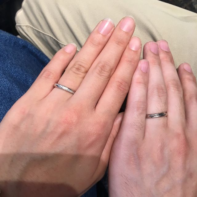 【銀座ダイヤモンドシライシの口コミ】 私の指が関節太めのお肉ぷにぷになので、指が細く綺麗に見えるデザインの…