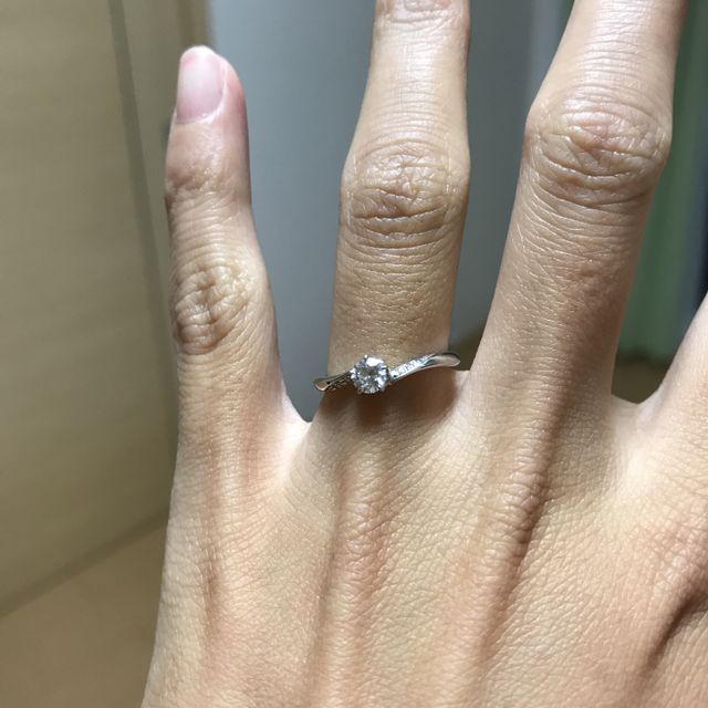 【TOMOE(トモエ)の口コミ】 婚約指輪と結婚指輪の3点を購入すると、15万円の割引があったので決めまし…
