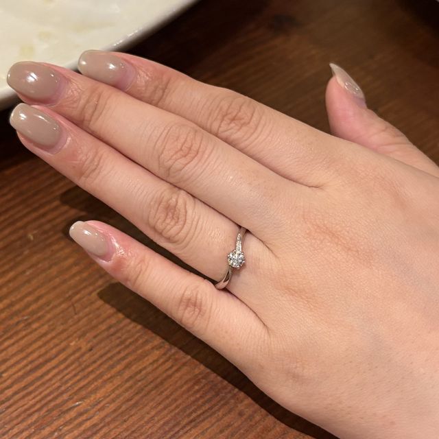 【アイプリモ(I-PRIMO)の口コミ】 リーズナブルな価格ながら、全方向からの光を受けて反射し、まるで小さな…