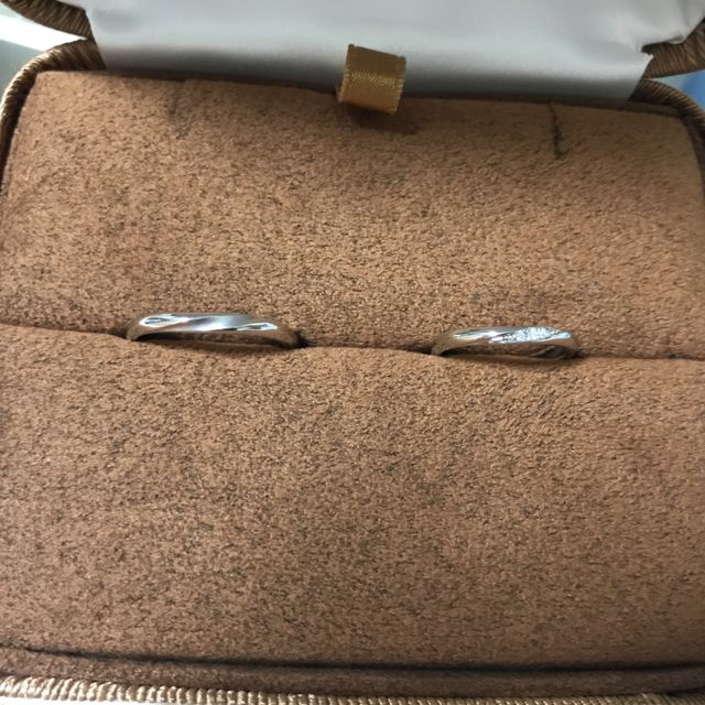 【COEUR D'OR(クゥドール)の口コミ】 結婚指輪なのでシンプルなものが良いが、シンプルすぎるのも…と思…