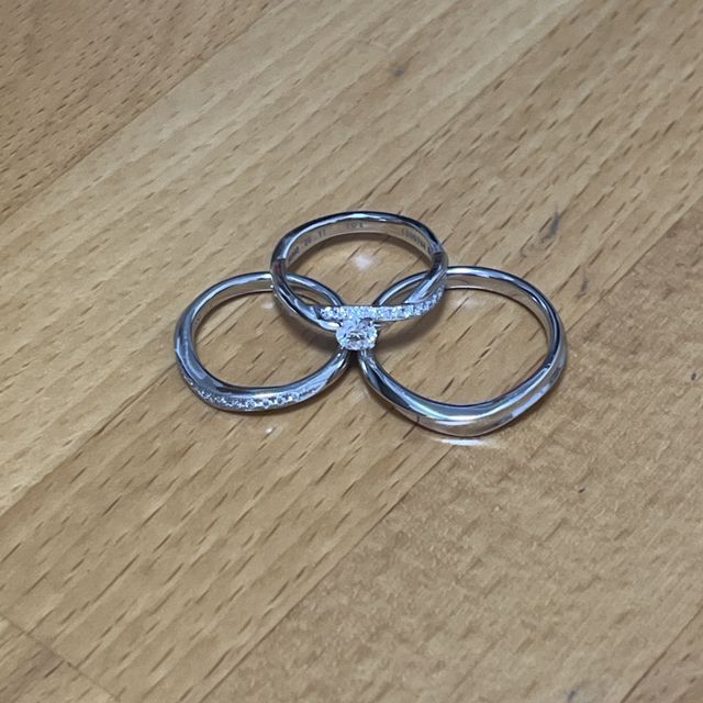 【ラザール ダイヤモンド(LAZARE DIAMOND)の口コミ】 素材はプラチナで温泉や洗剤等で腐食しにくい。
ダイヤモンドは3大ダイヤ…