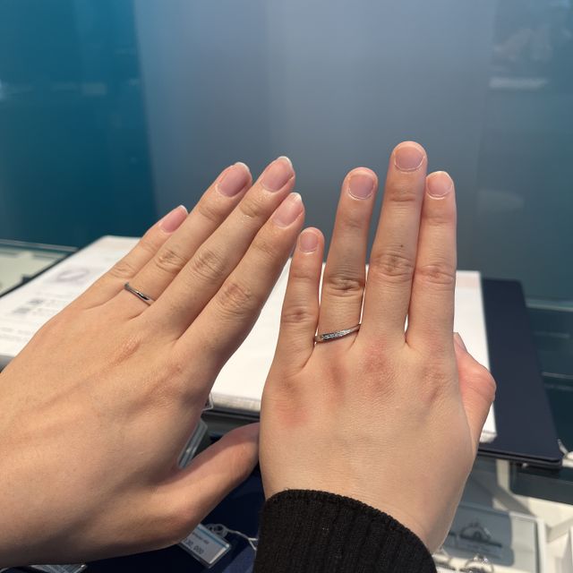 【銀座ダイヤモンドシライシの口コミ】 私自身がパーソナルカラー的にゴールドのアクセサリーが似合うので、ゴー…