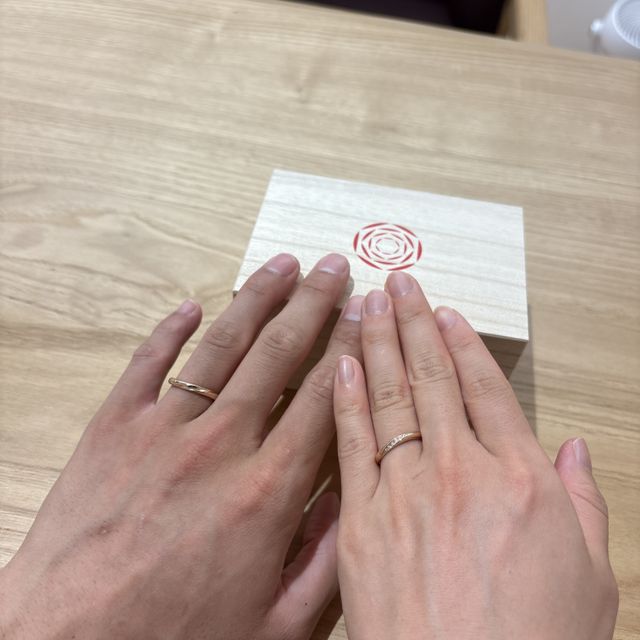 【出雲結(いずもゆい)の口コミ】 ピンクゴールドで形が可愛いので一目惚れした。
同じデザインで色や素材が…