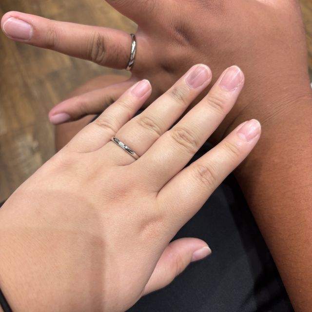 【銀座ダイヤモンドシライシの口コミ】 デザインがシンプルながらもダイヤモンドの輝きもしっかり感じられて良い…