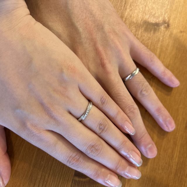 【ROYAL ASSCHER(ロイヤル・アッシャー)の口コミ】 結婚指輪ひとつでも、気分が上がるものを選びました。
白い輝きが嫌味な感…
