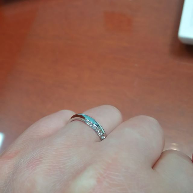 【俄(にわか)の口コミ】 婚約指輪を買うか悩んでいた時期でしたので、婚約指輪兼結婚指輪になるよ…