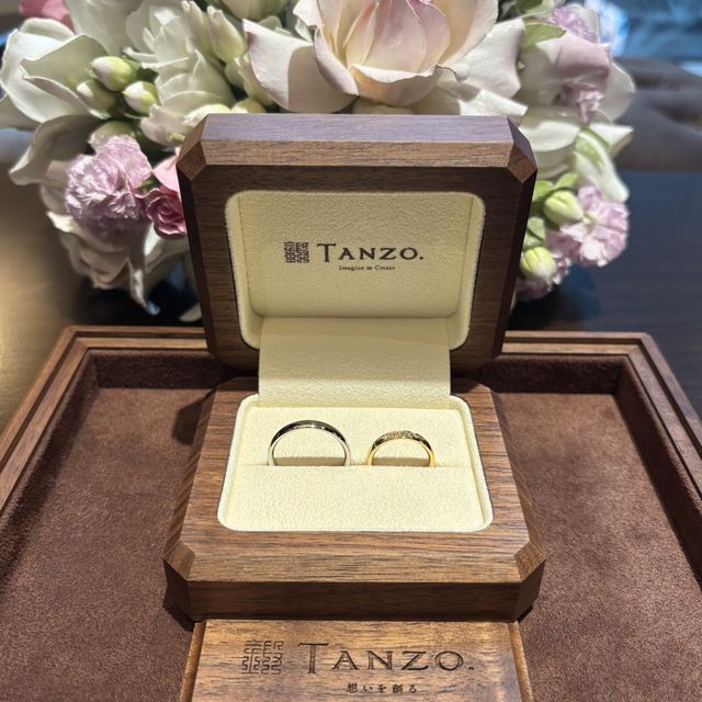 【TANZO.(鍛造指輪)の口コミ】 シンプルですが、鏡面仕上げ加工により綺麗に輝く指輪です。着け心地、指…