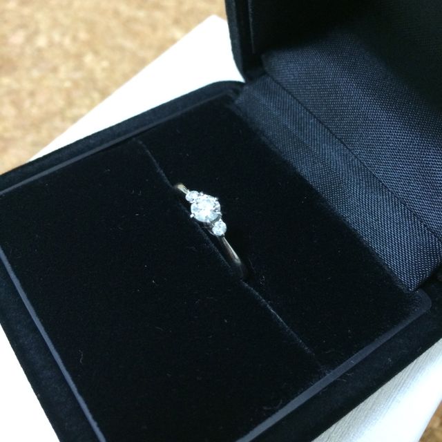 【日本ダイヤモンド貿易の口コミ】 ダイヤモンドの質にこだわってグレードの高いもので作ってもらいました。
…