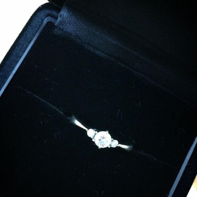 【日本ダイヤモンド貿易の口コミ】 ダイヤモンドの質にこだわってグレードの高いもので作ってもらいました。
…