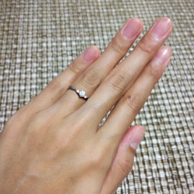 【日本ダイヤモンド貿易の口コミ】 ダイヤモンドの質にこだわってグレードの高いもので作ってもらいました。
…