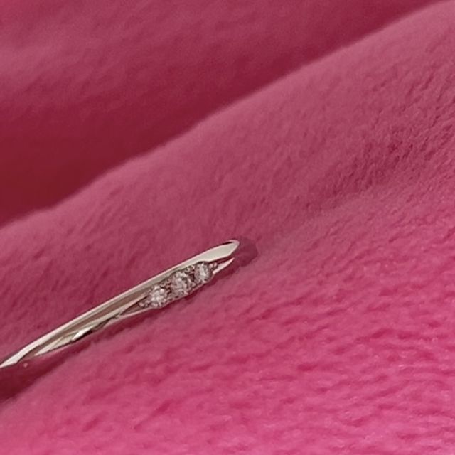 【銀座ダイヤモンドシライシの口コミ】 ダイアモンドの数を選べるようです。
派手でもなく地味でもない物を探して…